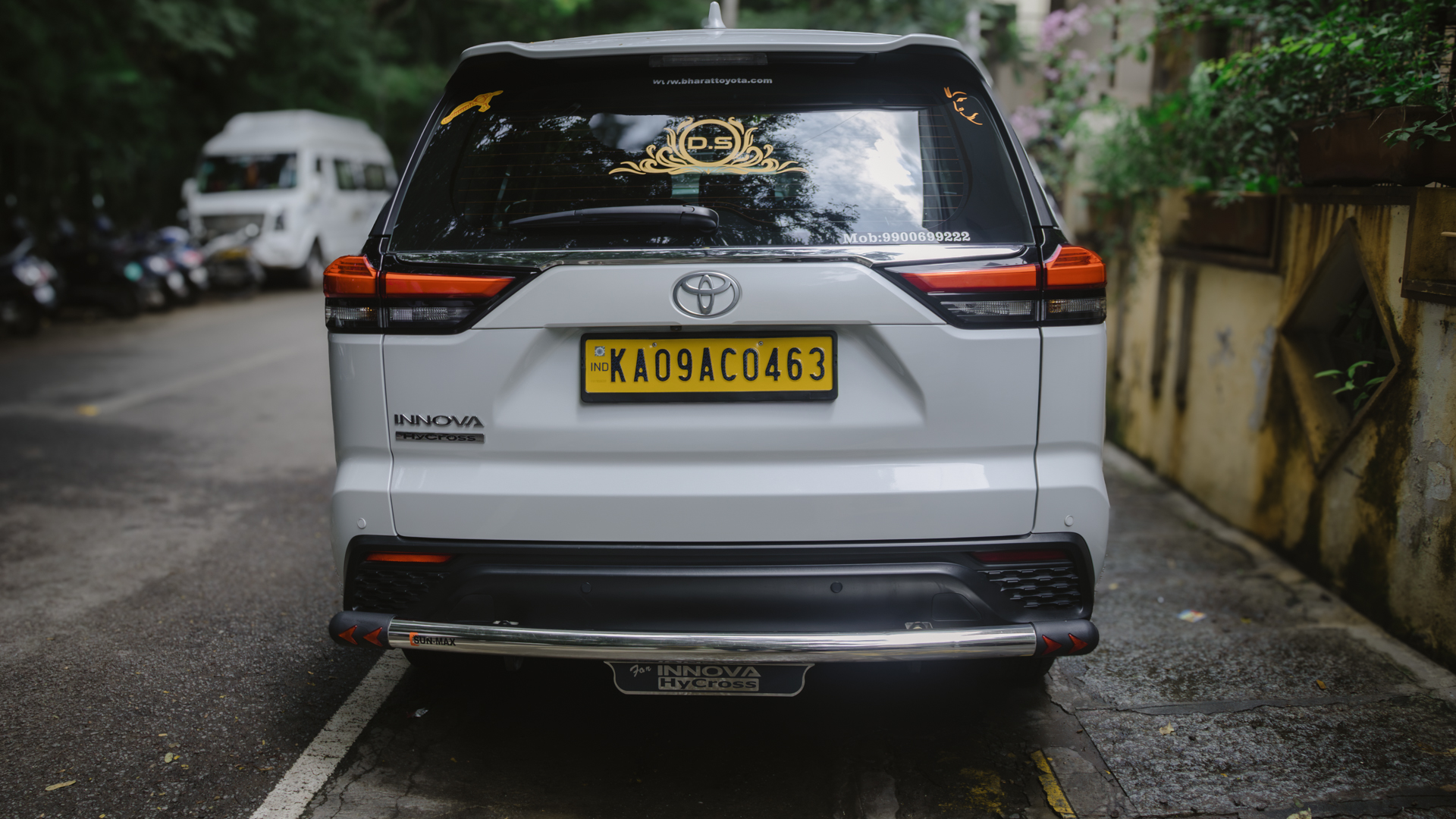 Krishna Travels chauffeur vehicle 3